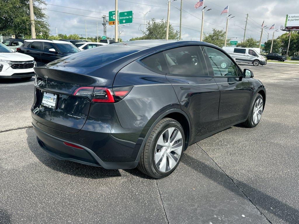 Used 2024 Tesla Model Y Long Range AWD/4WD image 5