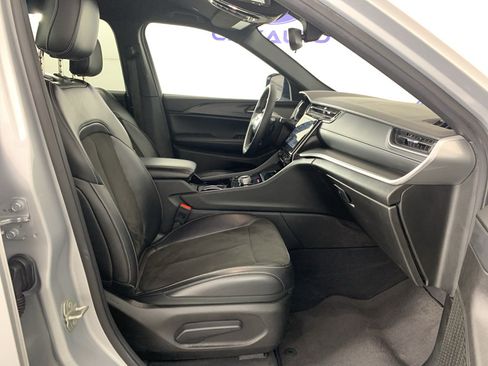 Used 2023 Jeep Grand Cherokee L Laredo AWD/4WD image 41