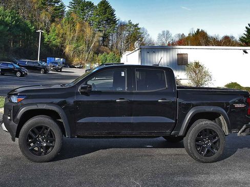 Used 2024 Chevrolet Colorado Trail Boss w/ Advanced Trailering Package AWD/4WD image 4