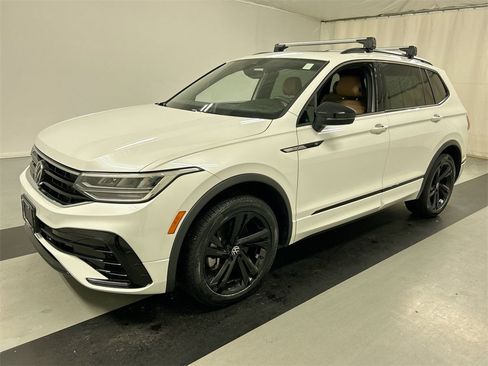 Used 2023 Volkswagen Tiguan SE R-Line image 5