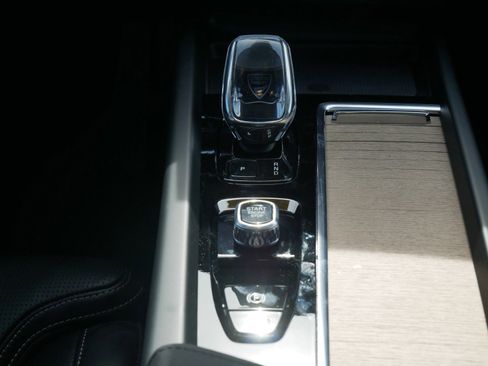 New 2026 Volvo XC60 B5 Ultra w/ Climate Package AWD/4WD image 9