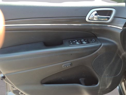 Used 2021 Jeep Grand Cherokee Limited image 13