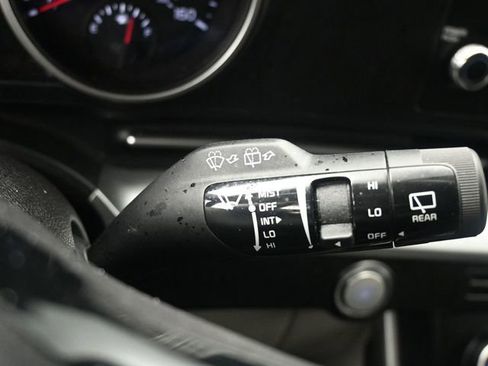 Used 2024 Kia Carnival LX image 14