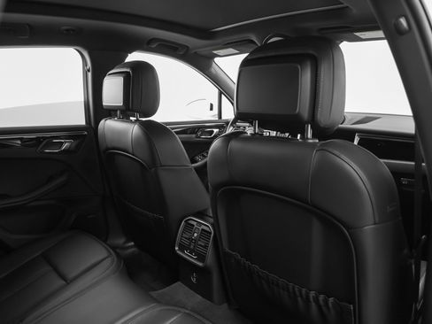 Certified 2024 Porsche Macan image 24