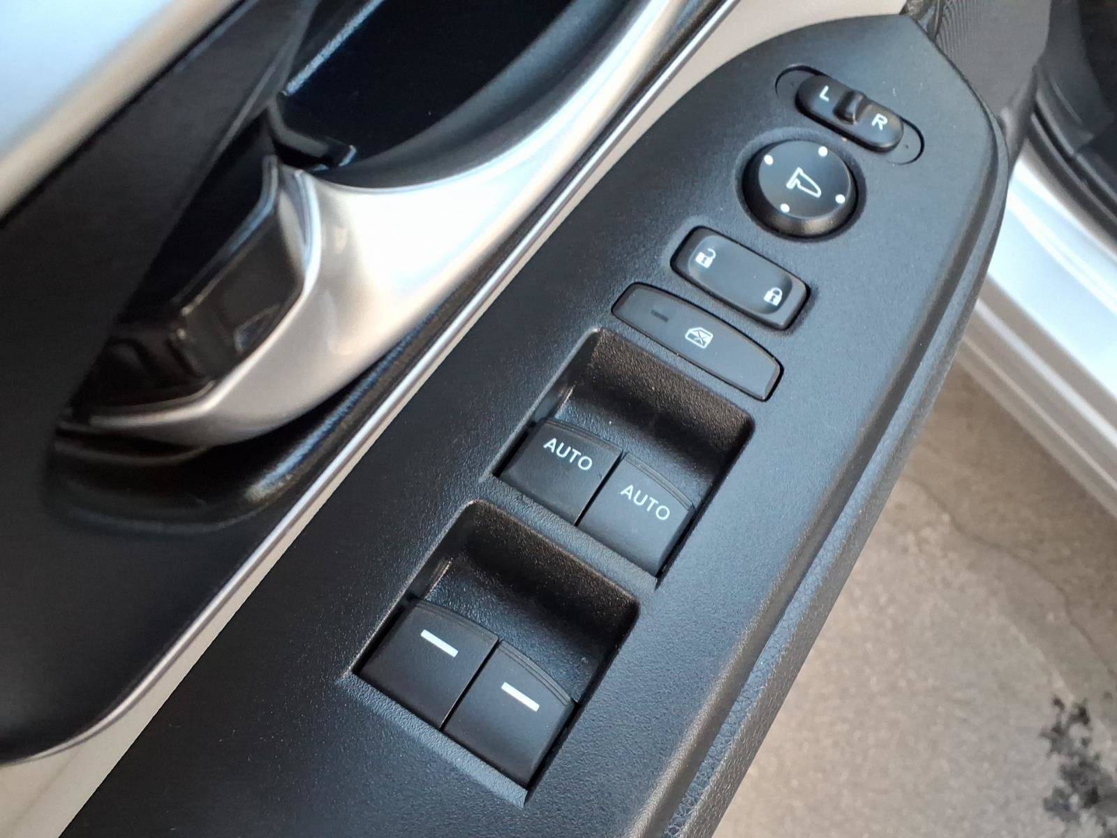 Used 2021 Honda CR-V Touring image 14