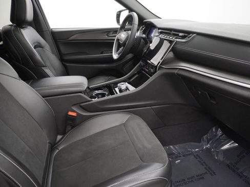 Used 2023 Jeep Grand Cherokee Altitude image 48