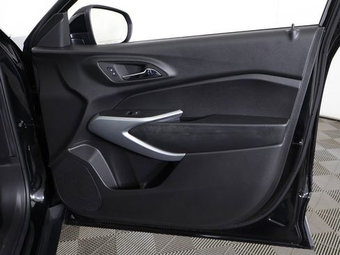 Used 2025 Chevrolet Trax RS image 22