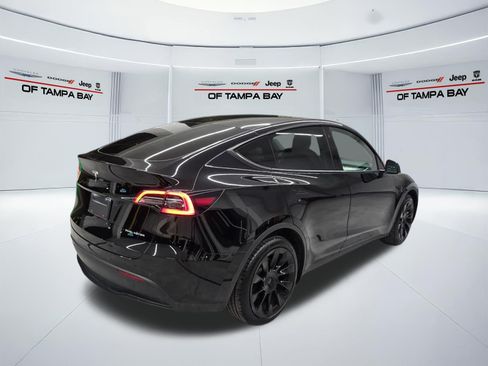 Used 2021 Tesla Model Y Long Range AWD/4WD image 6