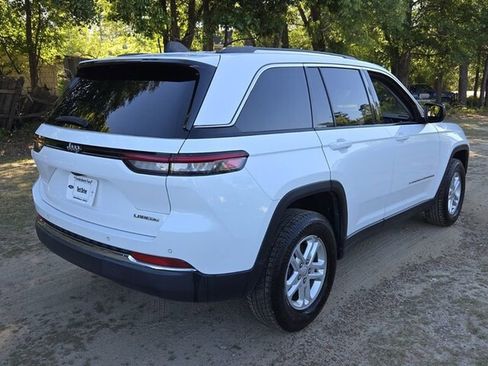 Used 2023 Jeep Grand Cherokee Laredo w/ Luxury Tech Group I RWD image 13