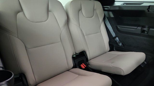 Used 2026 Volvo XC90 B6 Plus w/ Protection Package AWD/4WD image 33