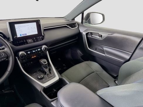 Used 2023 Toyota RAV4 SE image 25