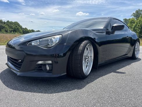 Used 2015 Subaru BRZ Limited w/ Popular Package #2B RWD image 2