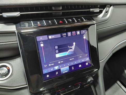 Certified 2025 Jeep Grand Cherokee Laredo X image 33