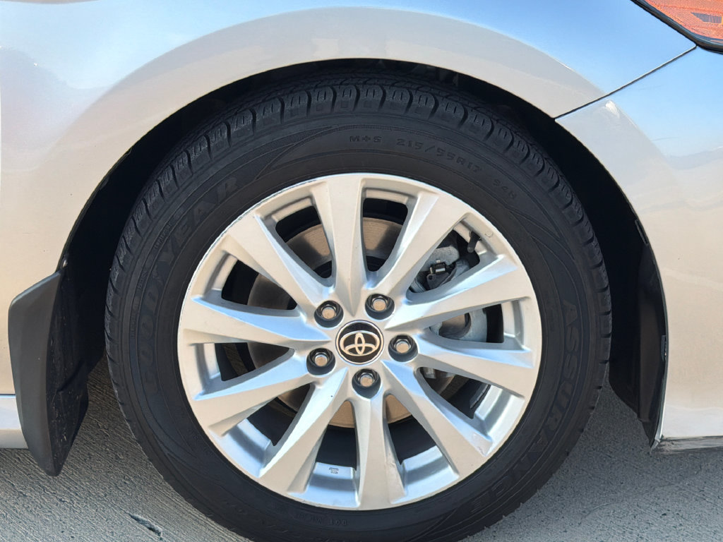 Used 2020 Toyota Camry LE FWD image 7