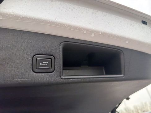 Used 2022 GMC Terrain SLT AWD/4WD image 11