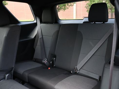 Used 2023 Chevrolet Traverse LT FWD image 21