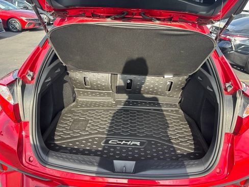 Used 2021 Toyota C-HR XLE FWD image 12