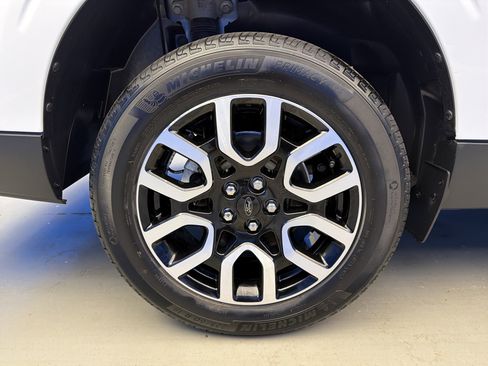 Used 2024 Ford Maverick Lariat w/ 4K Tow Package AWD/4WD image 9