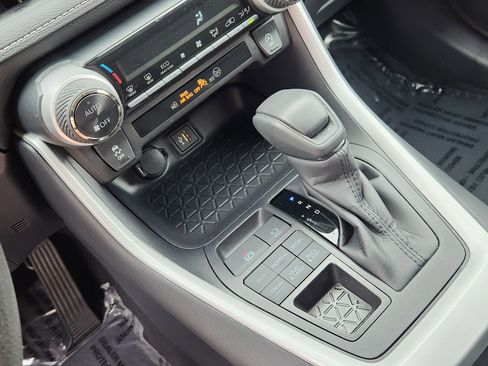 Certified 2025 Toyota RAV4 XLE AWD/4WD image 16