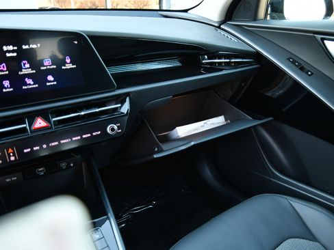 Used 2023 Kia Niro EX Touring image 25