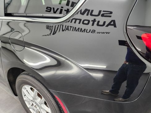 Used 2024 Chrysler Pacifica Touring-L image 31