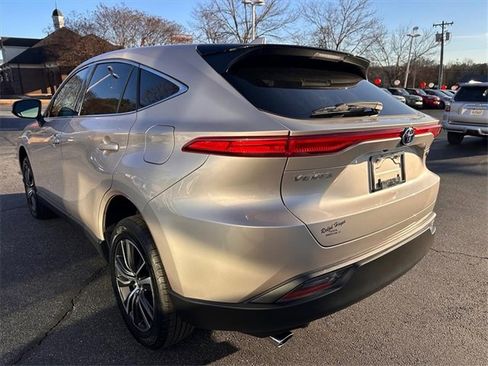 Certified 2022 Toyota Venza LE image 5