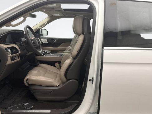 Used 2024 Lincoln Navigator Reserve AWD/4WD image 11