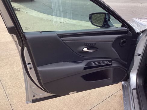 New 2025 Lexus ES 300h F Sport image 13