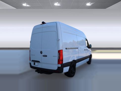 Used 2025 Mercedes-Benz Sprinter 2500 image 9
