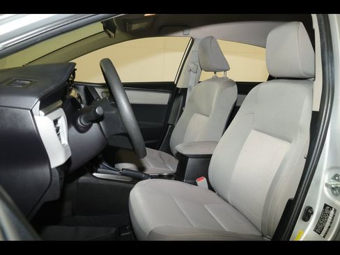 Used 2015 Toyota Corolla LE image 10