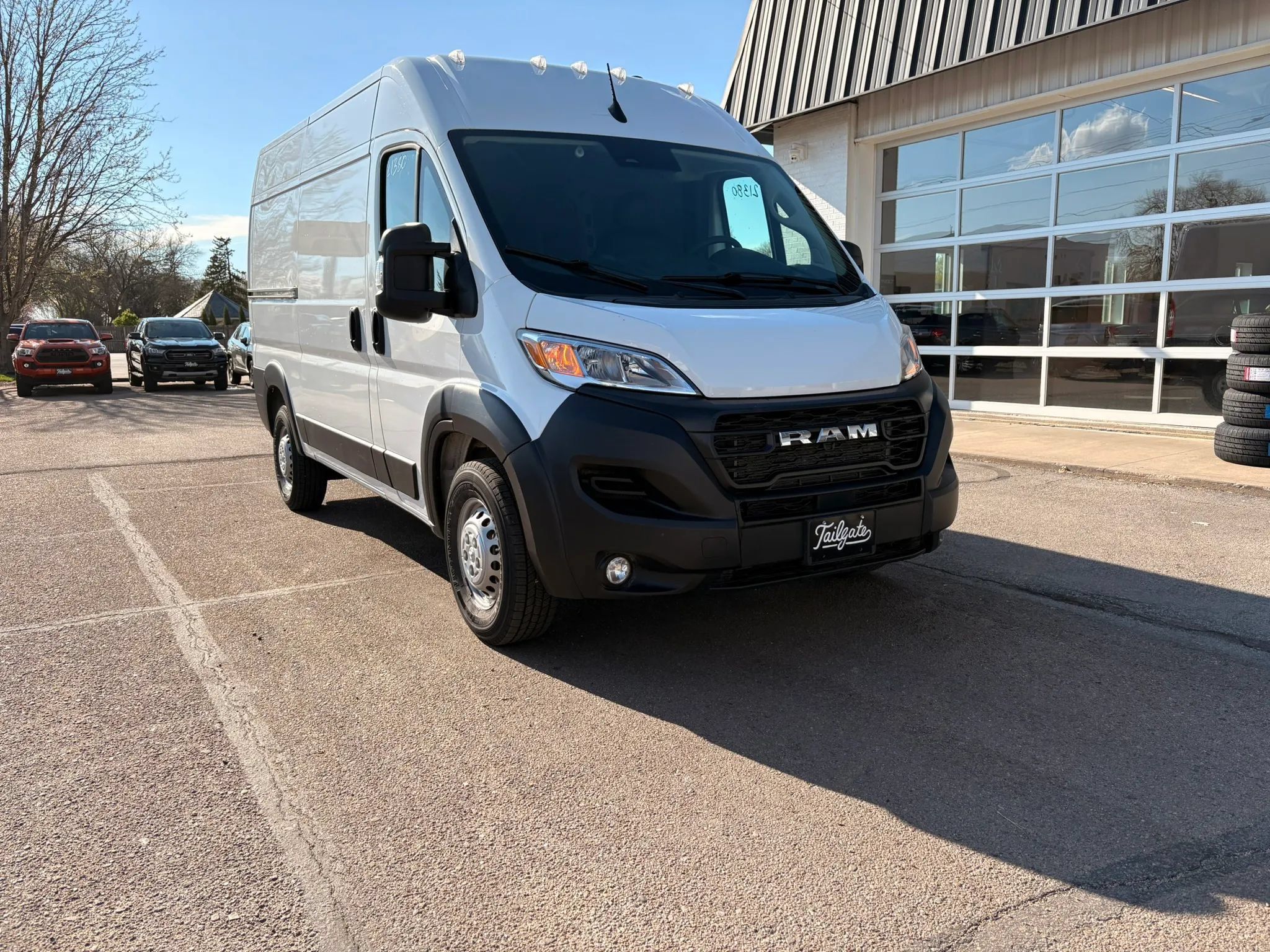 Used 2025 RAM ProMaster 2500 w/ Convenience Group FWD image 4