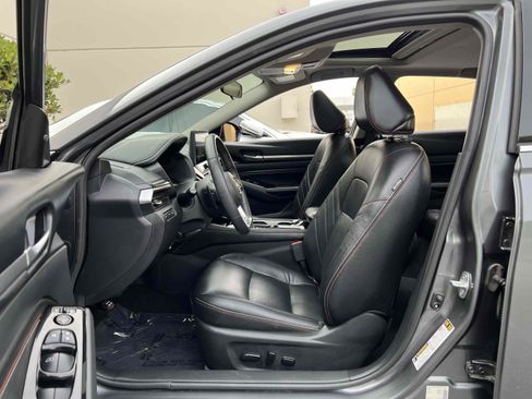 Used 2023 Nissan Altima 2.5 SR w/ SR Premium Package image 4