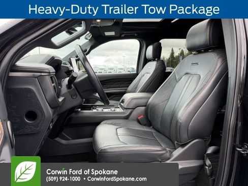 Used 2023 Ford Expedition Platinum AWD/4WD image 3