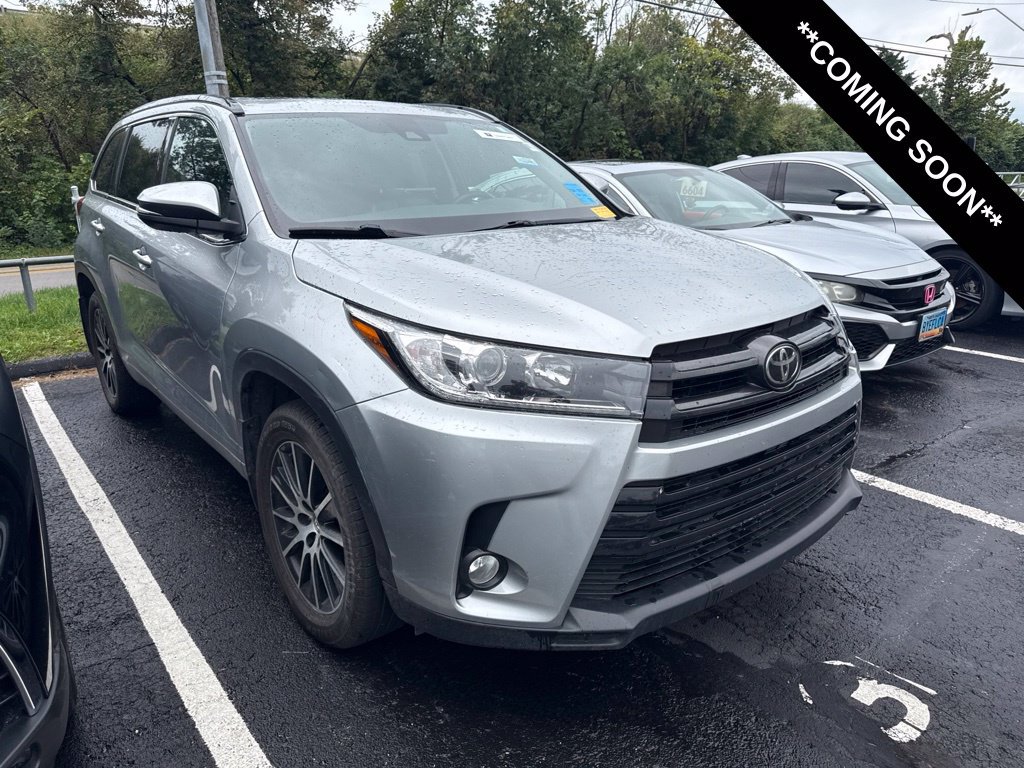 Used 2017 Toyota Highlander SE AWD/4WD image 1
