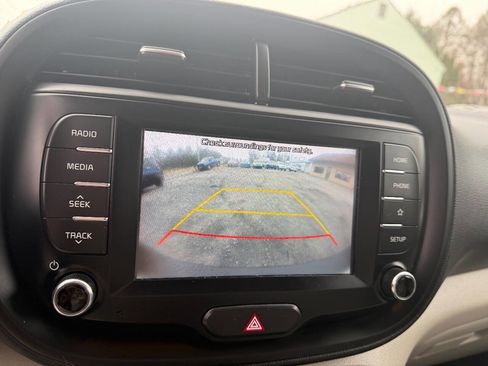 Used 2020 Kia Soul LX image 10