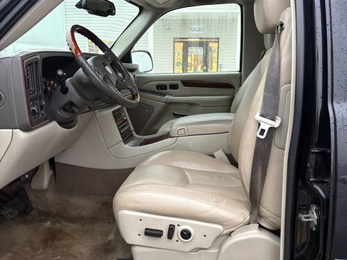 Used 2005 Cadillac Escalade AWD image 9