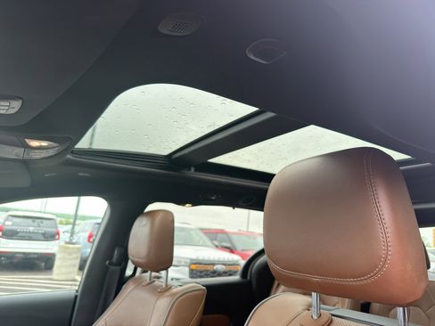 Used 2020 Chrysler Pacifica Limited w/ Advanced Safetytec Group FWD image 12