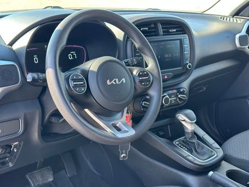 Used 2023 Kia Soul LX w/ LX Technology Package image 25