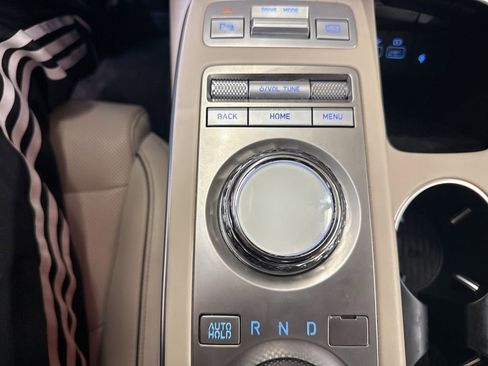 Used 2022 Genesis GV70 2.5T w/ Advanced Package image 23