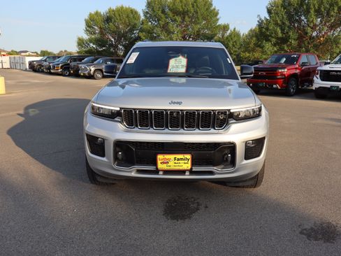 Used 2022 Jeep Grand Cherokee L Overland w/ Advanced Protech Group III AWD/4WD image 2