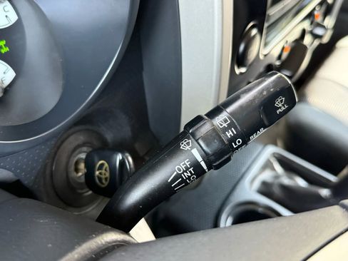 Used 2010 Toyota FJ Cruiser 4WD image 23