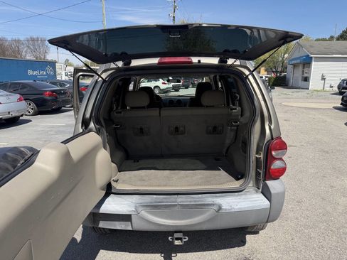Used 2005 Jeep Liberty Sport image 15