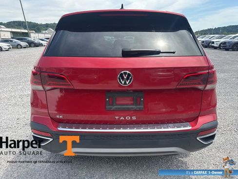 Used 2023 Volkswagen Taos SE w/ Panoramic Sunroof Package FWD image 4