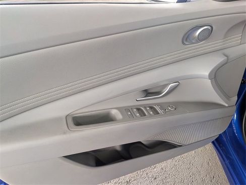 Used 2025 Hyundai Elantra Sport image 8