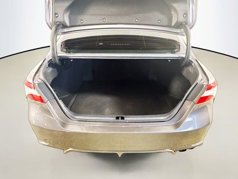 Used 2020 Toyota Camry SE image 34