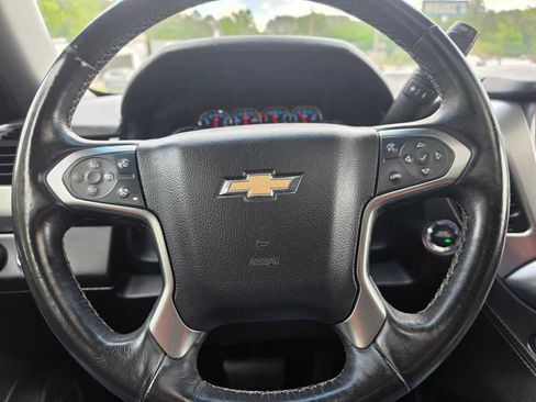 Used 2017 Chevrolet Suburban LT image 17