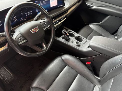 Used 2024 Cadillac XT4 Premium Luxury image 7