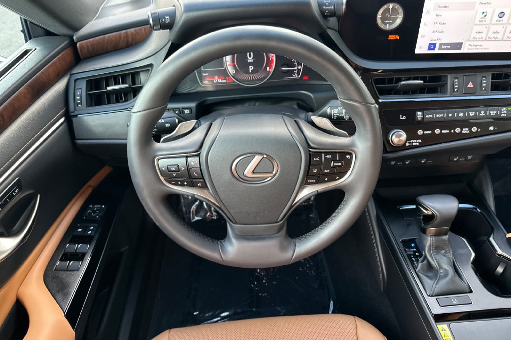 Used 2024 Lexus ES 350 w/ Premium Package FWD image 13