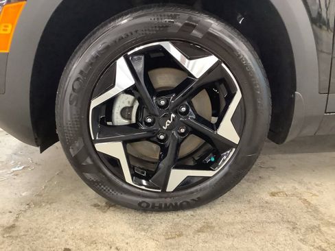 Certified 2025 Kia Seltos S AWD/4WD image 24