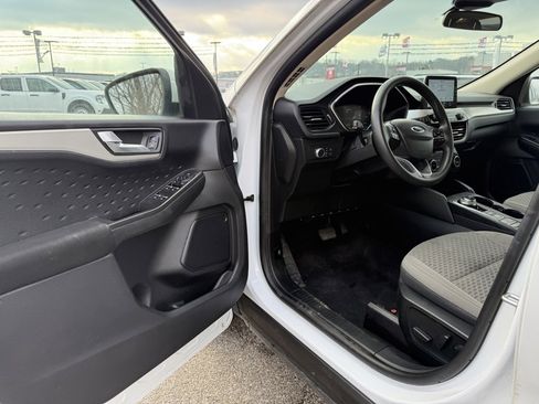 Used 2020 Ford Escape SE image 10